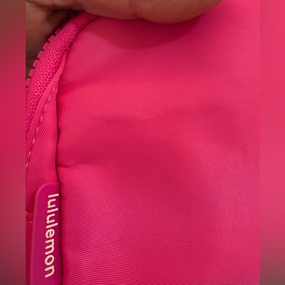 Lululemon Crossbody Sonic Pink Sold Out Color New Without Tags - Picture 4 of 7